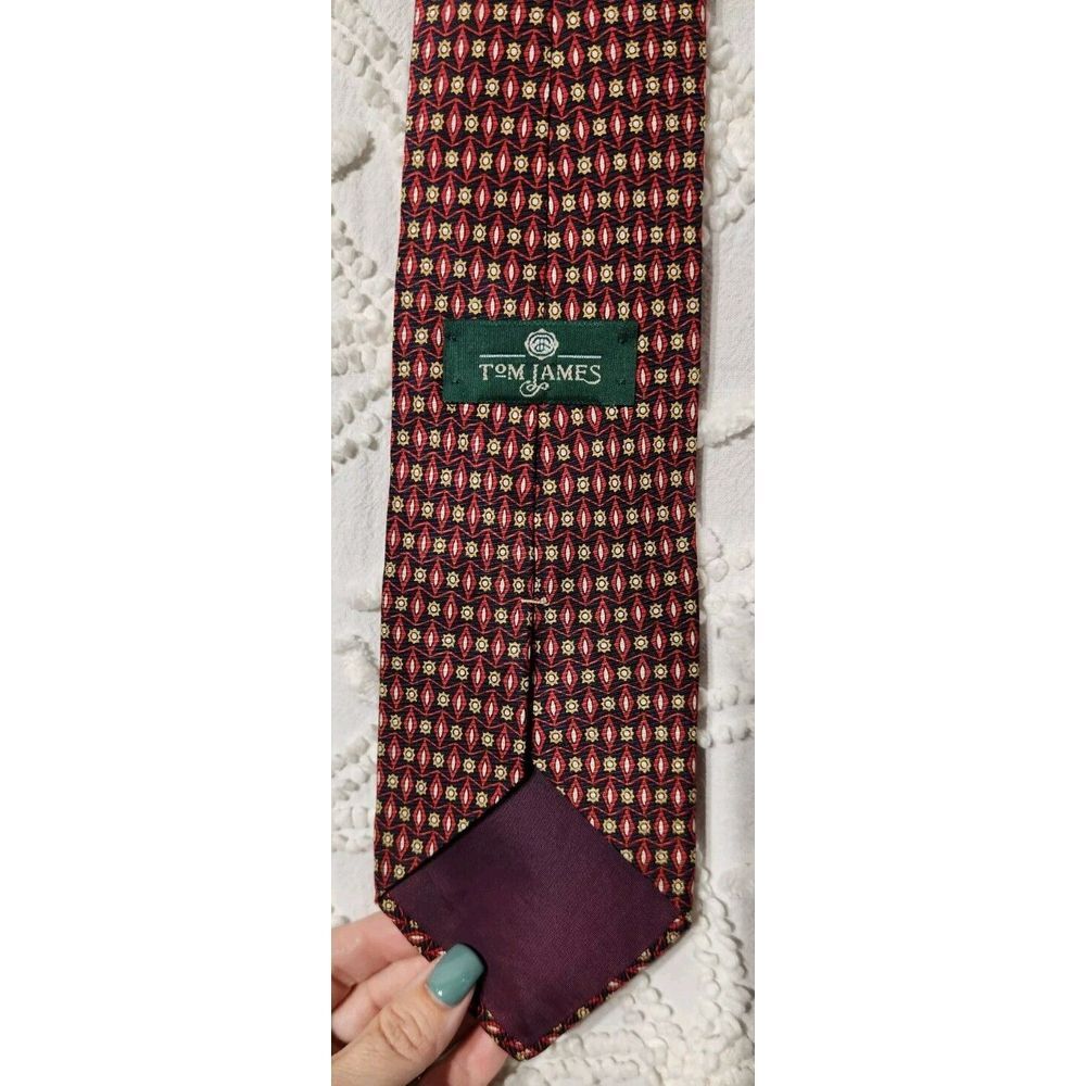 Tom James Tie Mens Handmade 100%‎ Silk Red Holiday Formal Classic Business